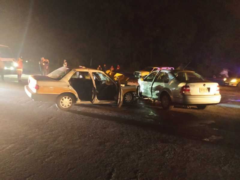 Supuesto abogado choca contra taxi y causa muerte de una pasajera