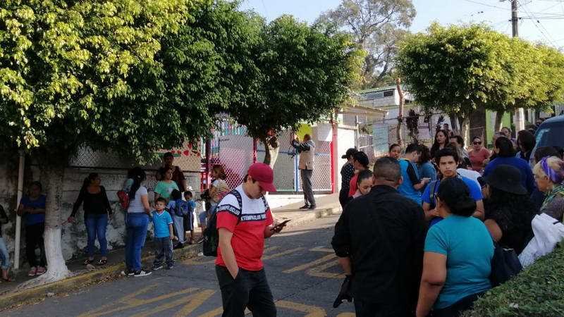 Padres de familia de kínder en San Román exigen maestra a la SEV