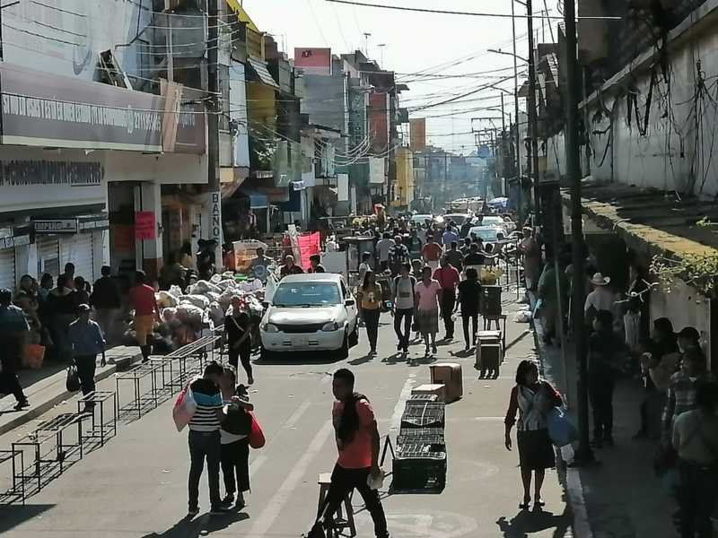 Cierran parte del mercado Revolución por riesgo de colapso de estructura