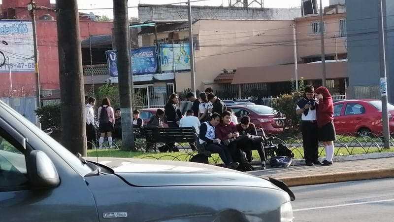 Paran docentes en la ESBAO; exigen pago de 4 años de salarios para el director