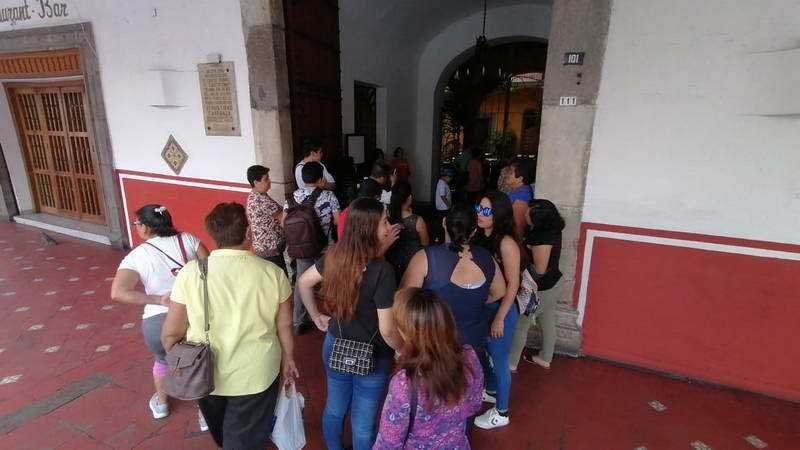 cierran cafes de los portales 100 empleados se van a sus casas con pago por 30 dias 3