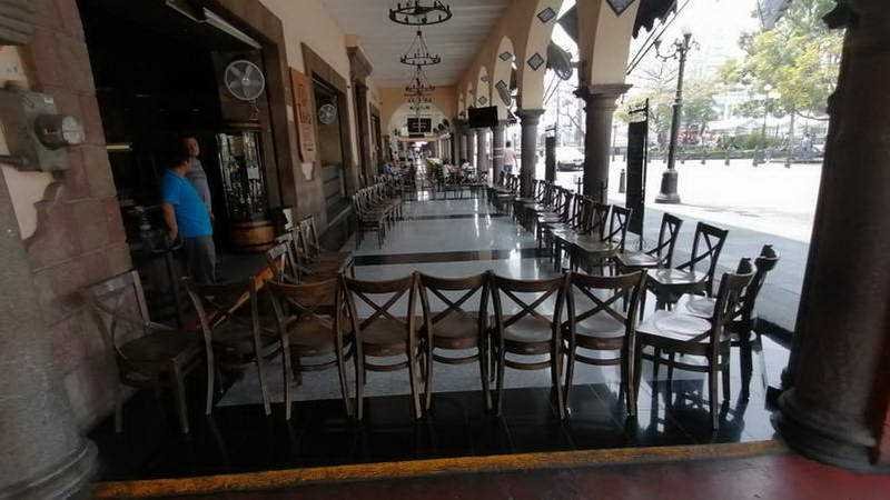 cierran cafes de los portales 100 empleados se van a sus casas con pago por 30 dias 4