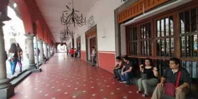 cierran cafes de los portales 100 empleados se van a sus casas con pago por 30 dias