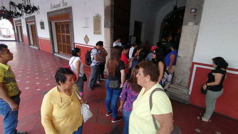 cierran cafes de los portales 100 empleados se van a sus casas con pago por 30 dias 5