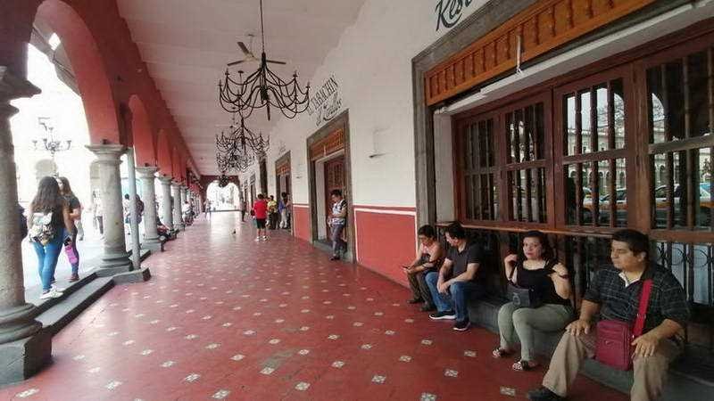 cierran cafes de los portales 100 empleados se van a sus casas con pago por 30 dias