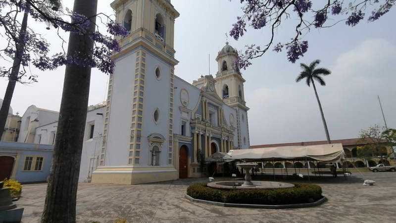 Con iglesias vacías católicos celebran Domingo de Ramos