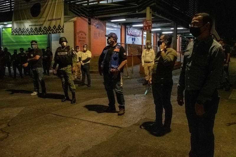 En Córdoba instalan cercos sanitarios en primer cuadro y mercado Revolución
