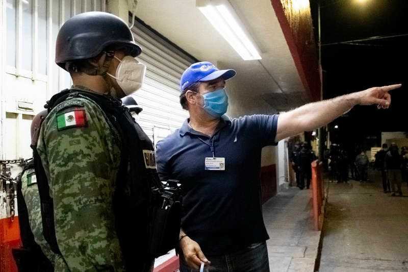 En Córdoba instalan cercos sanitarios en primer cuadro y mercado Revolución