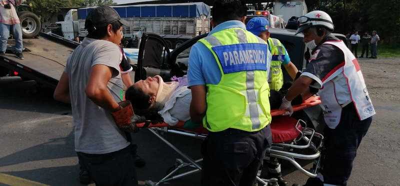 Trailer causa accidente en Rancho Trejo: 3 heridos
