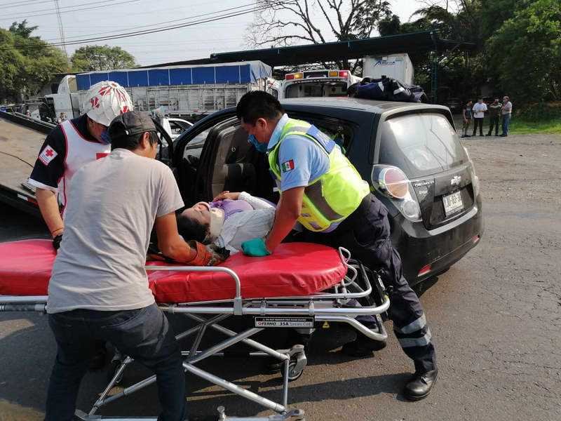 Trailer causa accidente en Rancho Trejo: 3 heridos
