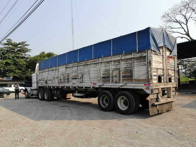 Trailer causa accidente en Rancho Trejo: 3 heridos