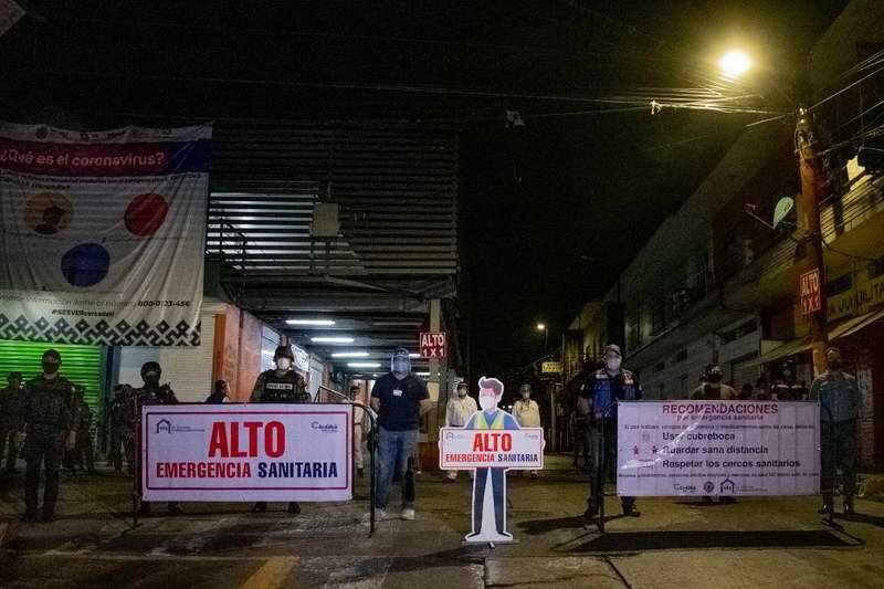 En Córdoba instalan cercos sanitarios en primer cuadro y mercado Revolución