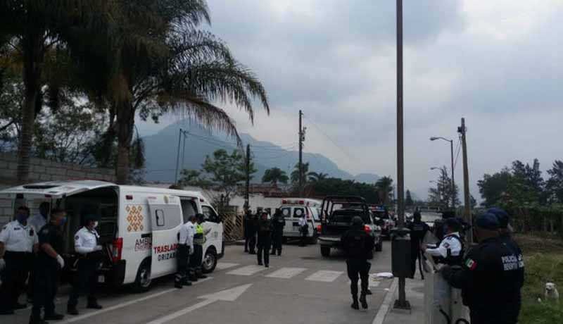 Enfrentamiento entre manifestantes y policías cerca de Fiscalía de Orizaba