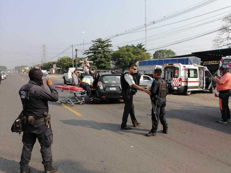 Trailer causa accidente en Rancho Trejo: 3 heridos