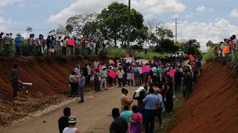 Exigen cañeros liberar a Carlos Naranjo en camino al penal La Toma