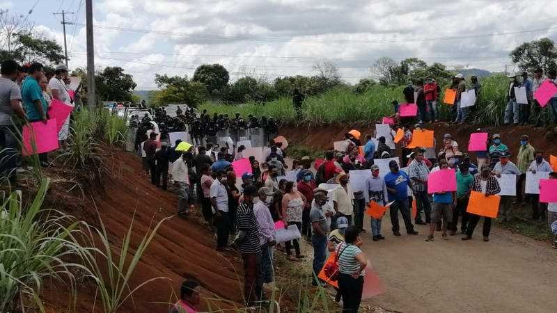 Exigen cañeros liberar a Carlos Naranjo en camino al penal La Toma