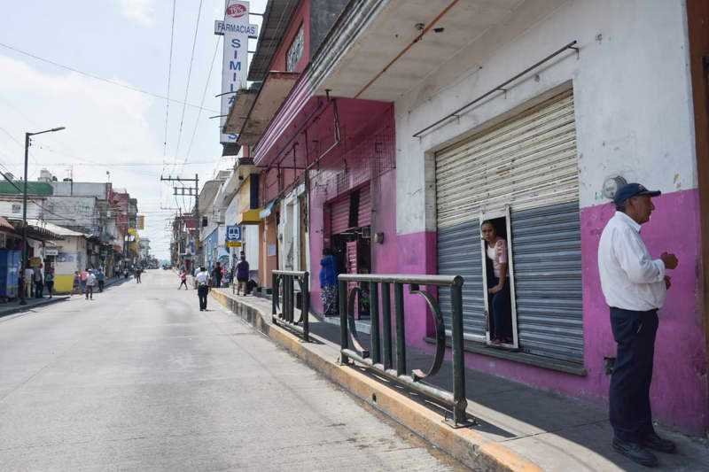 Autoridades municipales corroboran cierre de comercios no esenciales