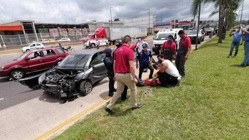 Se estrella contra trailer en bulevar Tratados de Córdoba; un lesionado