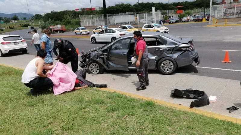 Se estrella contra trailer en bulevar Tratados de Córdoba; un lesionado