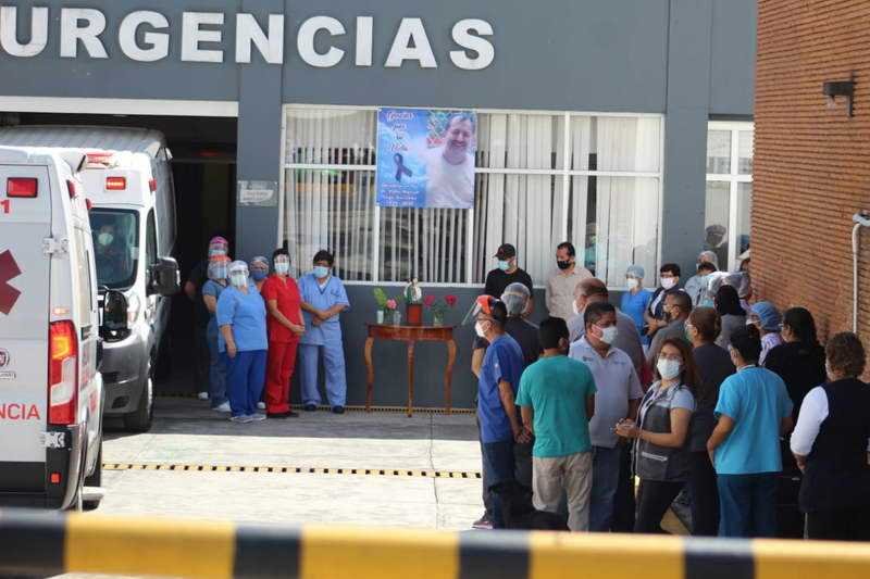 Rinden homenaje a médico del Hospital Regional “Yanga” que murió por Covid