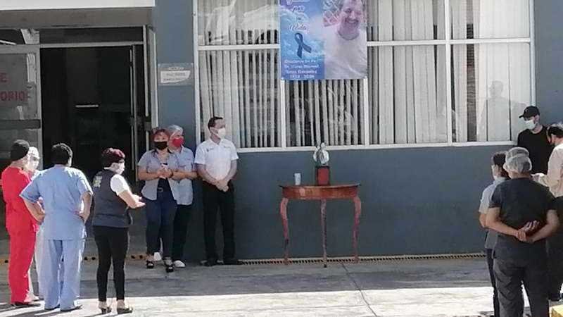 Rinden homenaje a médico del Hospital Regional “Yanga” que murió por Covid