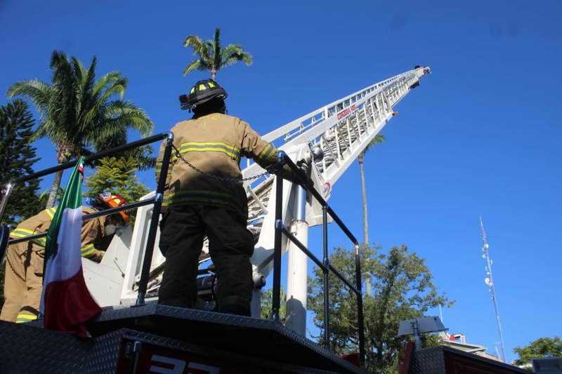 Heroicos tragahumo de Córdoba celebran el Día del Bombero