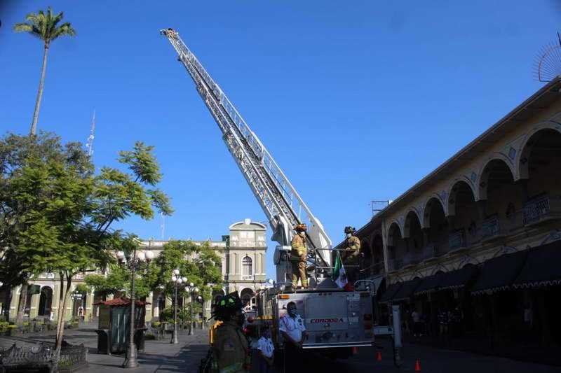 Heroicos tragahumo de Córdoba celebran el Día del Bombero