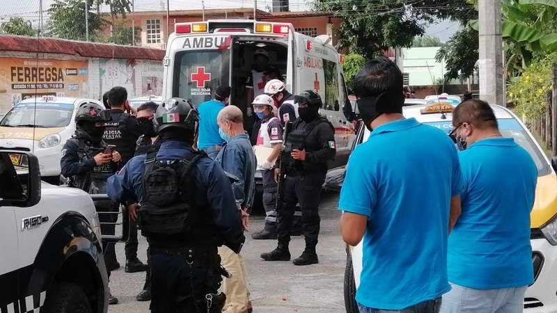 Adulto mayor lesiona a taxista en San Dimas