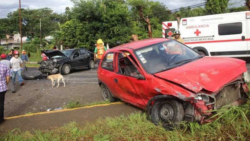 Choque en bulevar a Amatlán deja dos herido