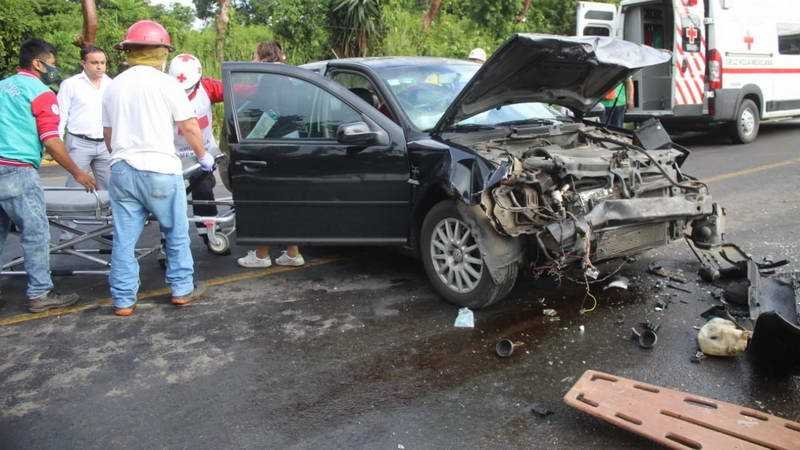 Choque en bulevar a Amatlán deja dos herido