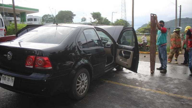 Choque en bulevar a Amatlán deja dos herido