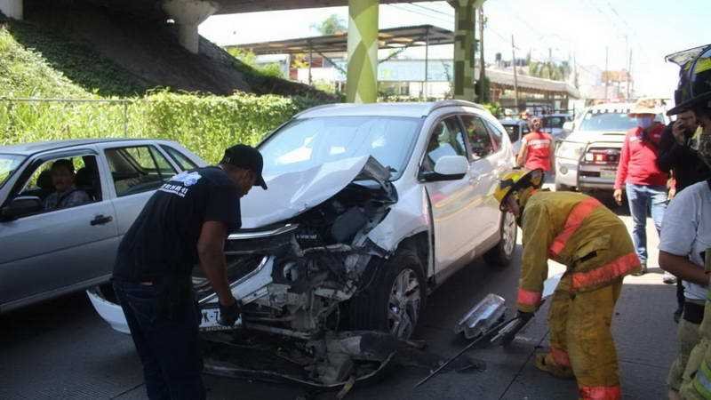 Choque por alcance en bulevar Fortín-Córdoba deja cuantiosos daños