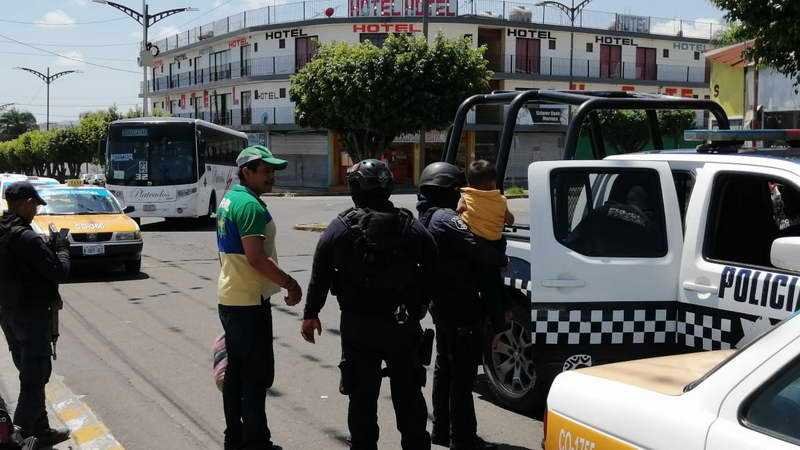 Detenido en terminal del AU por presunta sustracción de menor; asegura es su hijo