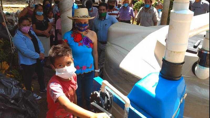 Entregan sistemas de agua para Naranjos