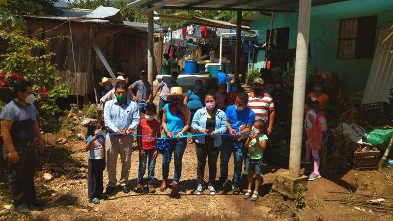 Entregan sistemas de agua para Naranjos