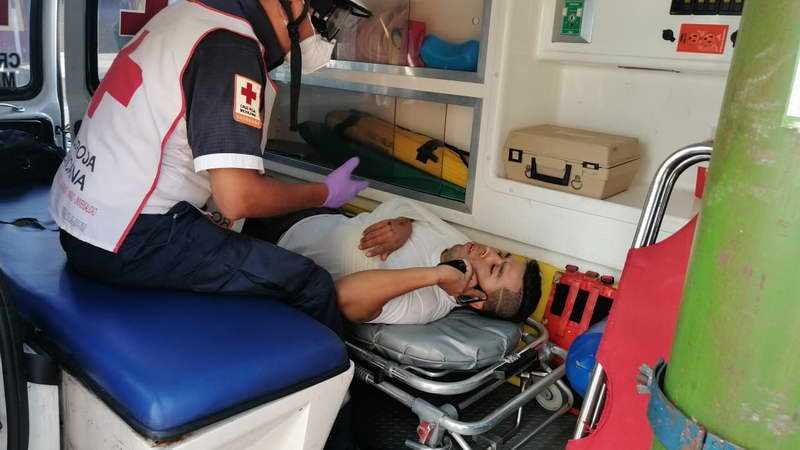 Motociclista impacta contra patrulla en la avenida 3 y calle 10