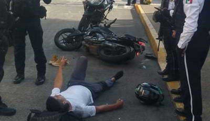 Motociclista impacta contra patrulla en la avenida 3 y calle 10