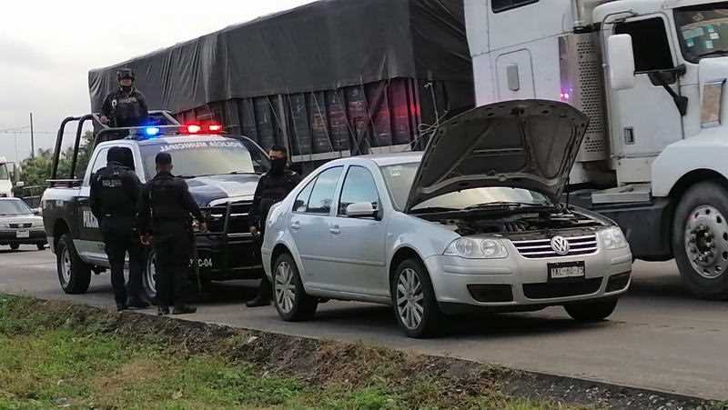 Persecución y balacera en libramiento de Córdoba; al menos un detenido