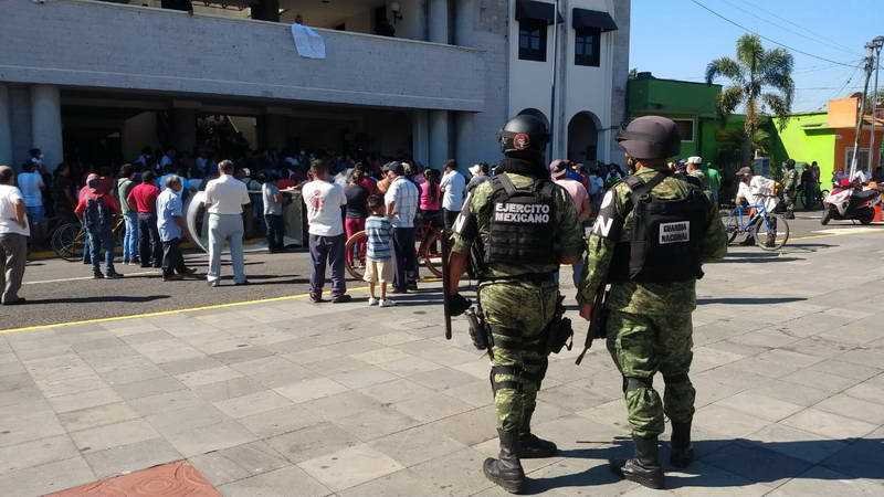 Se enfrentan pobladores zoquitecos y policías estatales y municipales
