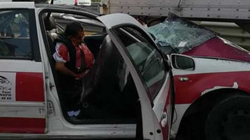 Muere taxista tras chocar en autopista Córdoba-Orizaba; dos personas más heridas