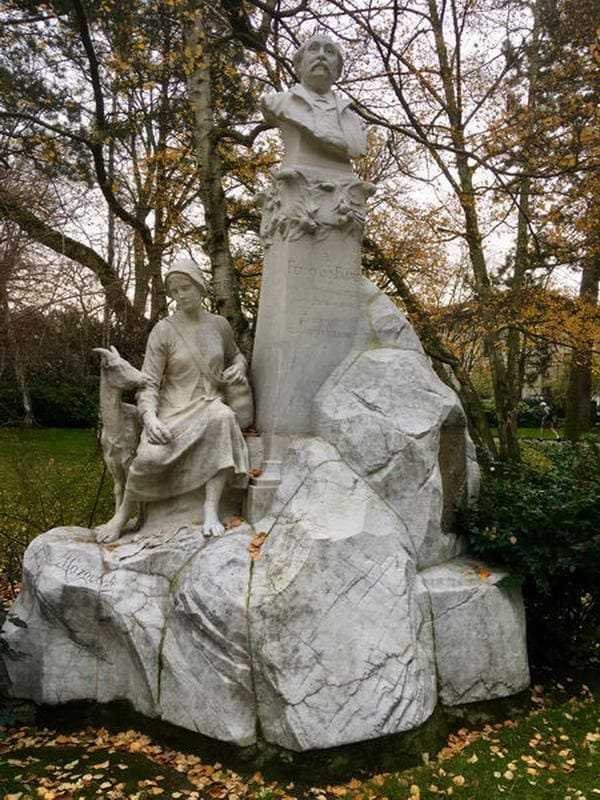 Los héroes del jardín