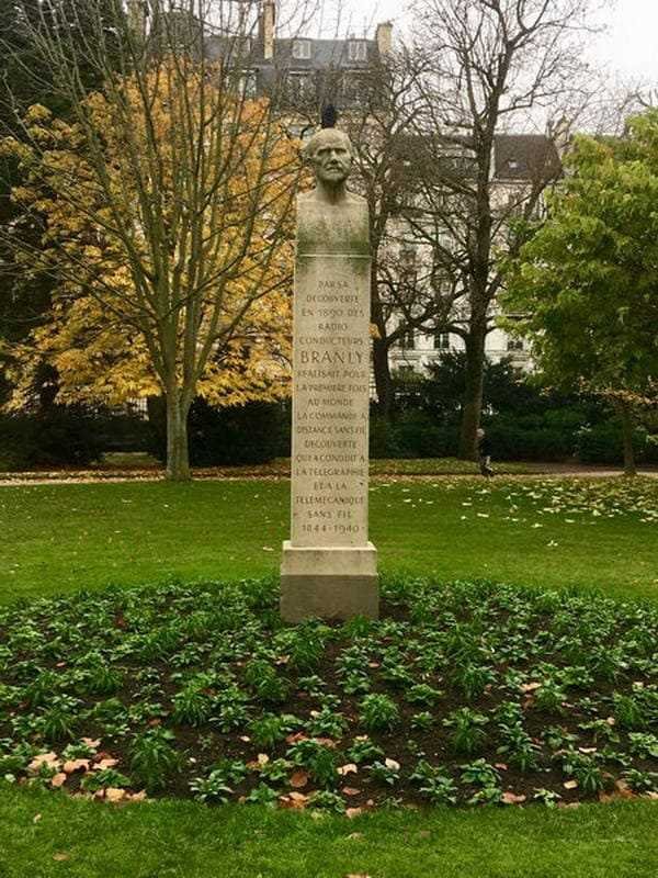 Los héroes del jardín