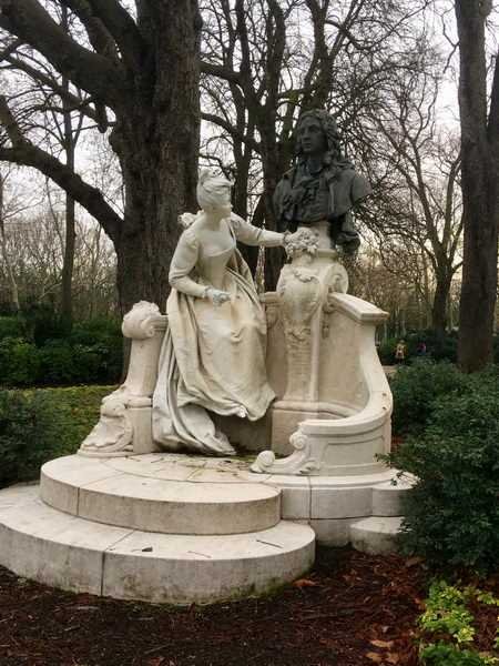 Los héroes del jardín