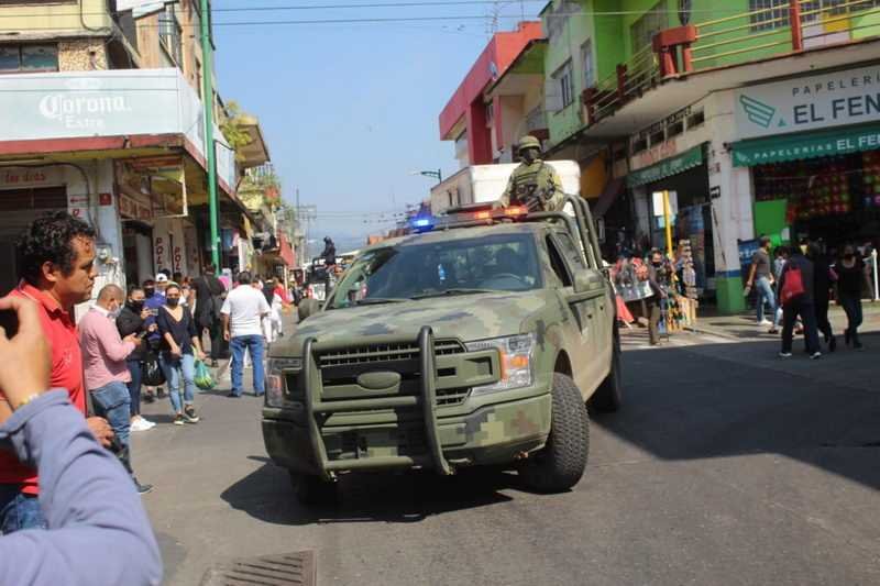 Operativo de Sedena y SSP en mercado Revolución; aseguran 30 kg. de pirotecnia