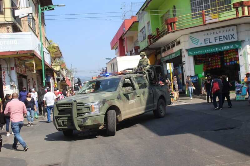 Operativo de Sedena y SSP en mercado Revolución; aseguran 30 kg. de pirotecnia