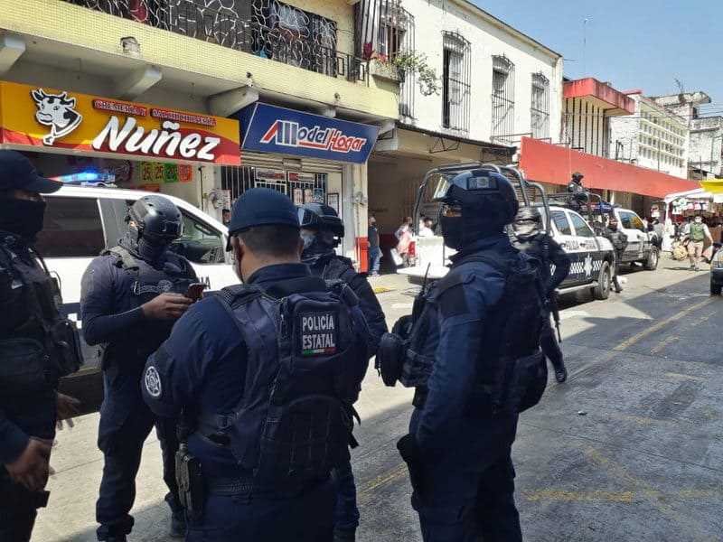 Operativo de Sedena y SSP en mercado Revolución; aseguran 30 kg. de pirotecnia