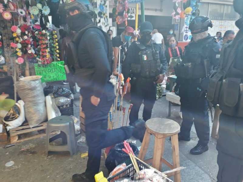 Operativo de Sedena y SSP en mercado Revolución; aseguran 30 kg. de pirotecnia