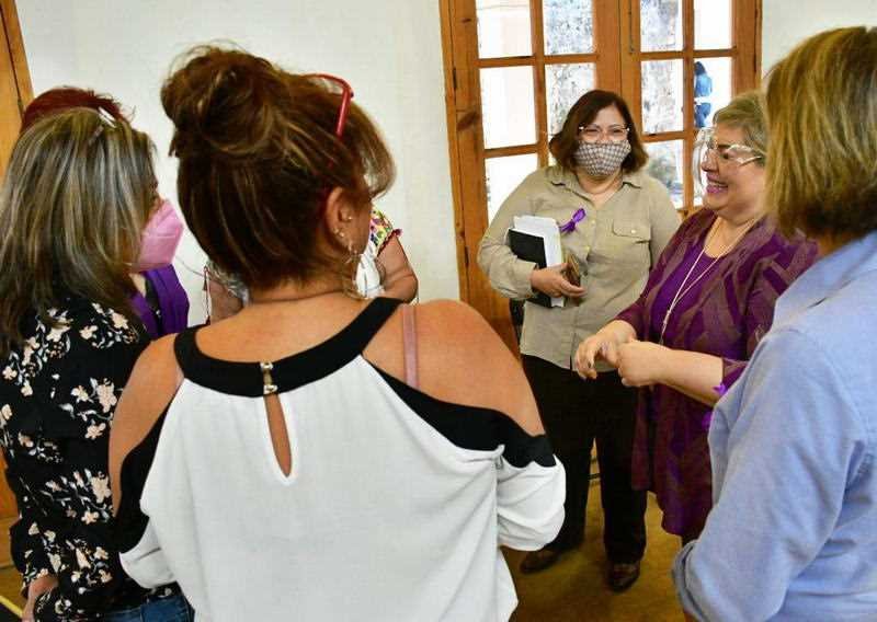 Analizan especialistas Ley Olimpia en primer día del ciclo Mujeres Sumando Mujeres