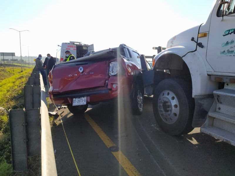 Carguero impacta a camioneta en la autopista tramo Orizaba-Córdoba