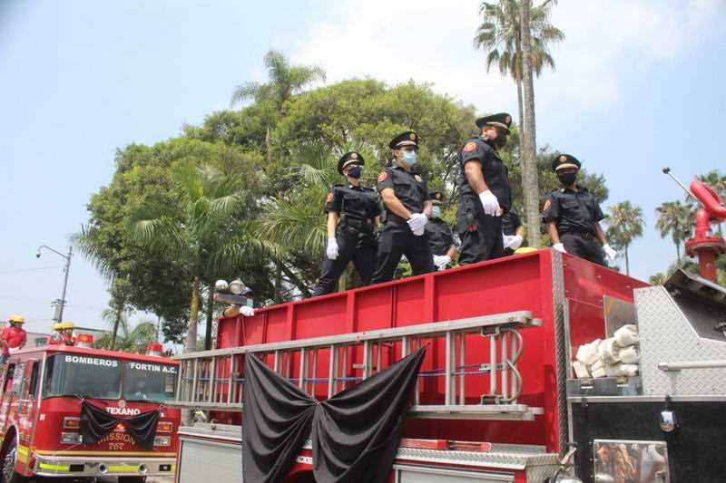 Sentido adiós dan fortinenses a bomberos fallecidos en accidente